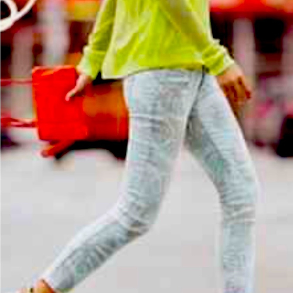 Cabi Tropical print cropped jeans size 4